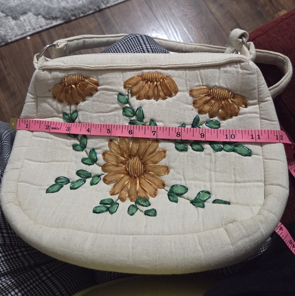 Vintage Embroidered floral handbag - Picture 5 of 7